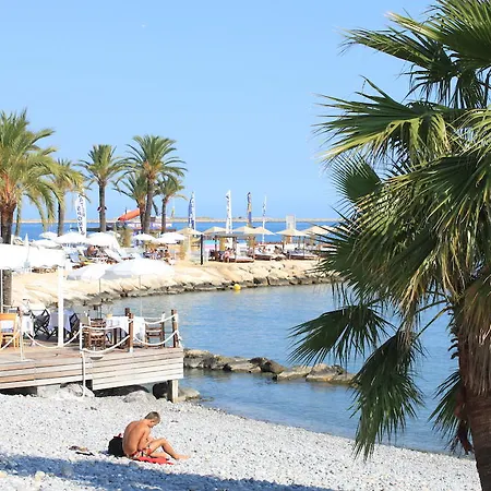 アパート Azur 3000 *
